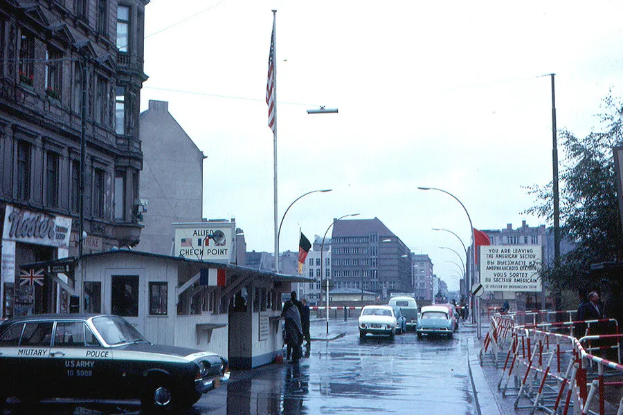 Checkpoint Charlie — foto 2