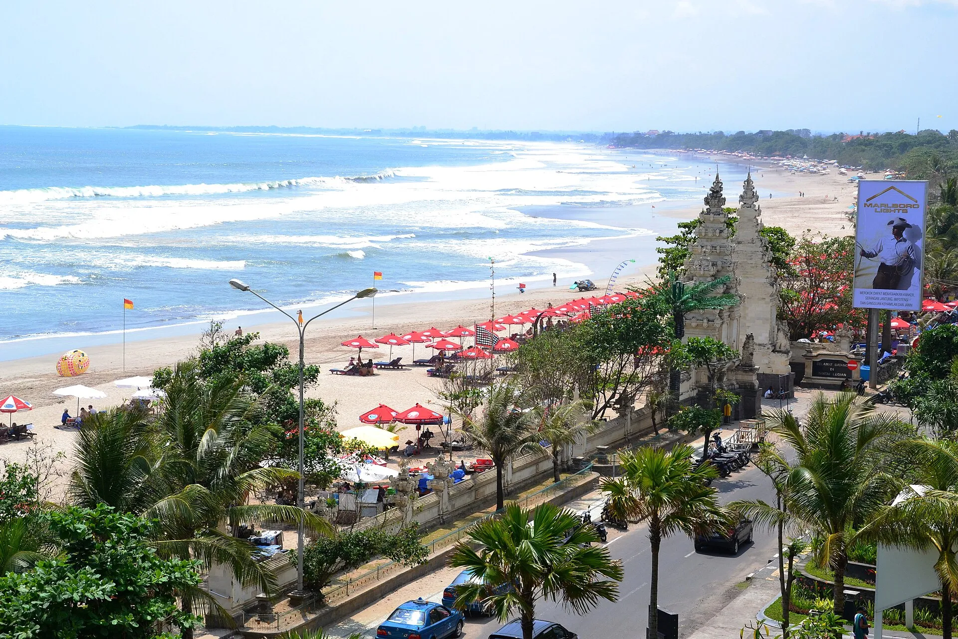 Kuta – pláž a turistická čtvrť — foto 3